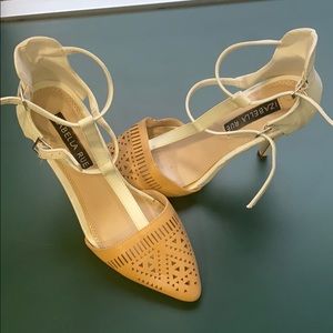 Two Toned Heels 👠 👠